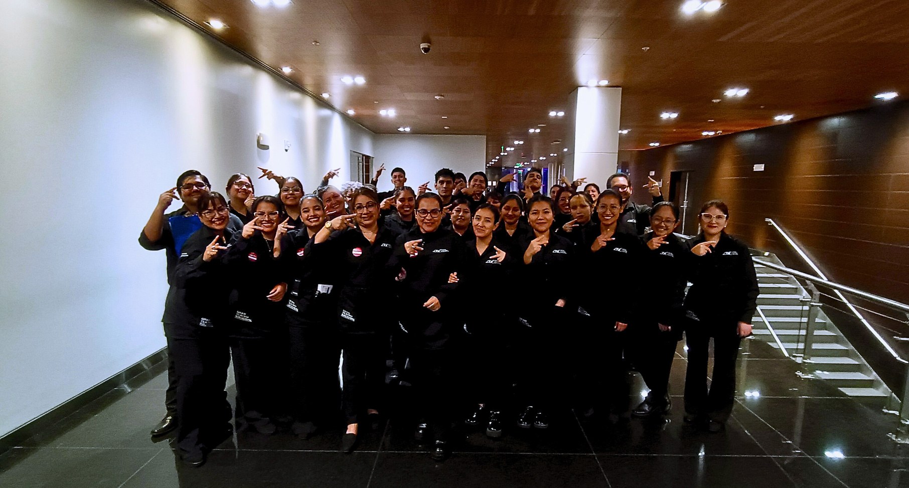 Equipo de Konexión en un recinto cultural